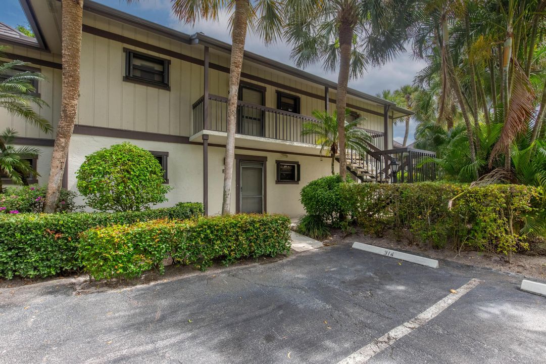 Active With Contract: $3,500 (1 beds, 1 baths, 900 Square Feet)