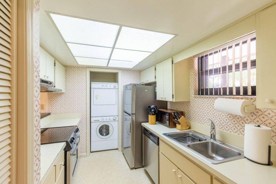 Active With Contract: $3,500 (1 beds, 1 baths, 900 Square Feet)