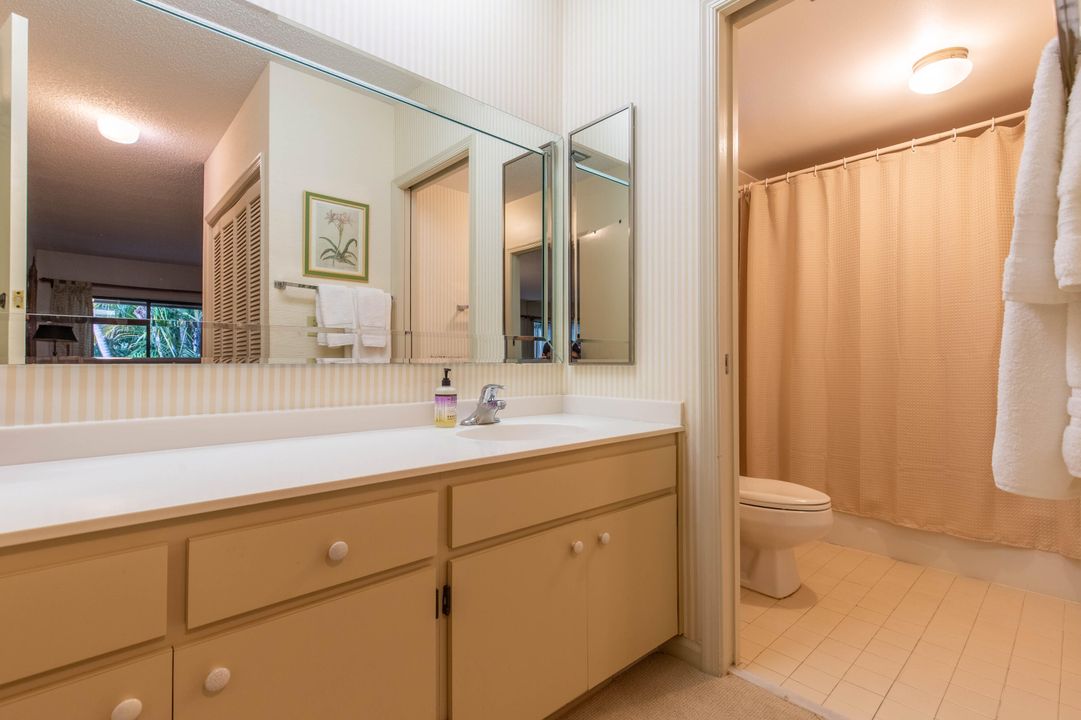 Active With Contract: $3,500 (1 beds, 1 baths, 900 Square Feet)