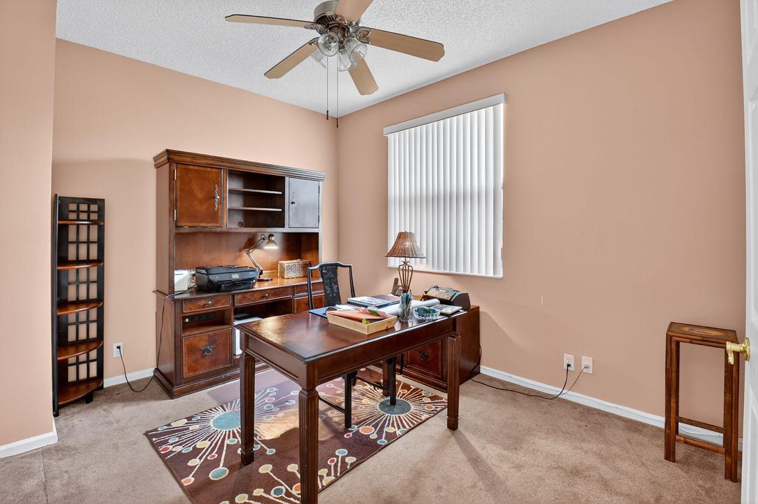 合同活跃: $169,000 (3 贝兹, 2 浴室, 1787 平方英尺)