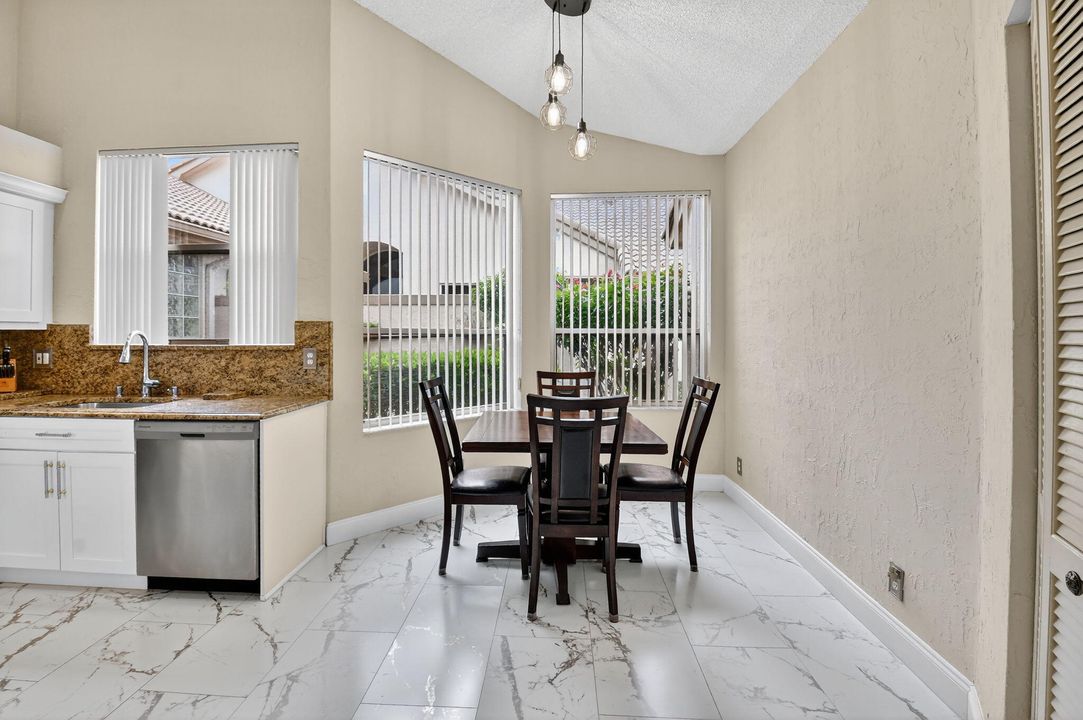 合同活跃: $169,000 (3 贝兹, 2 浴室, 1787 平方英尺)