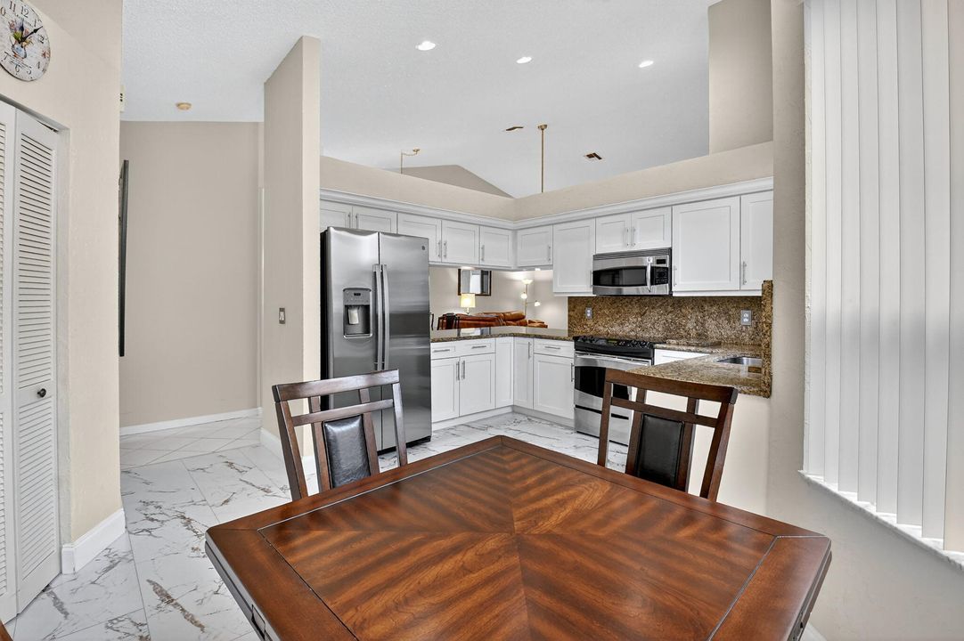 合同活跃: $169,000 (3 贝兹, 2 浴室, 1787 平方英尺)