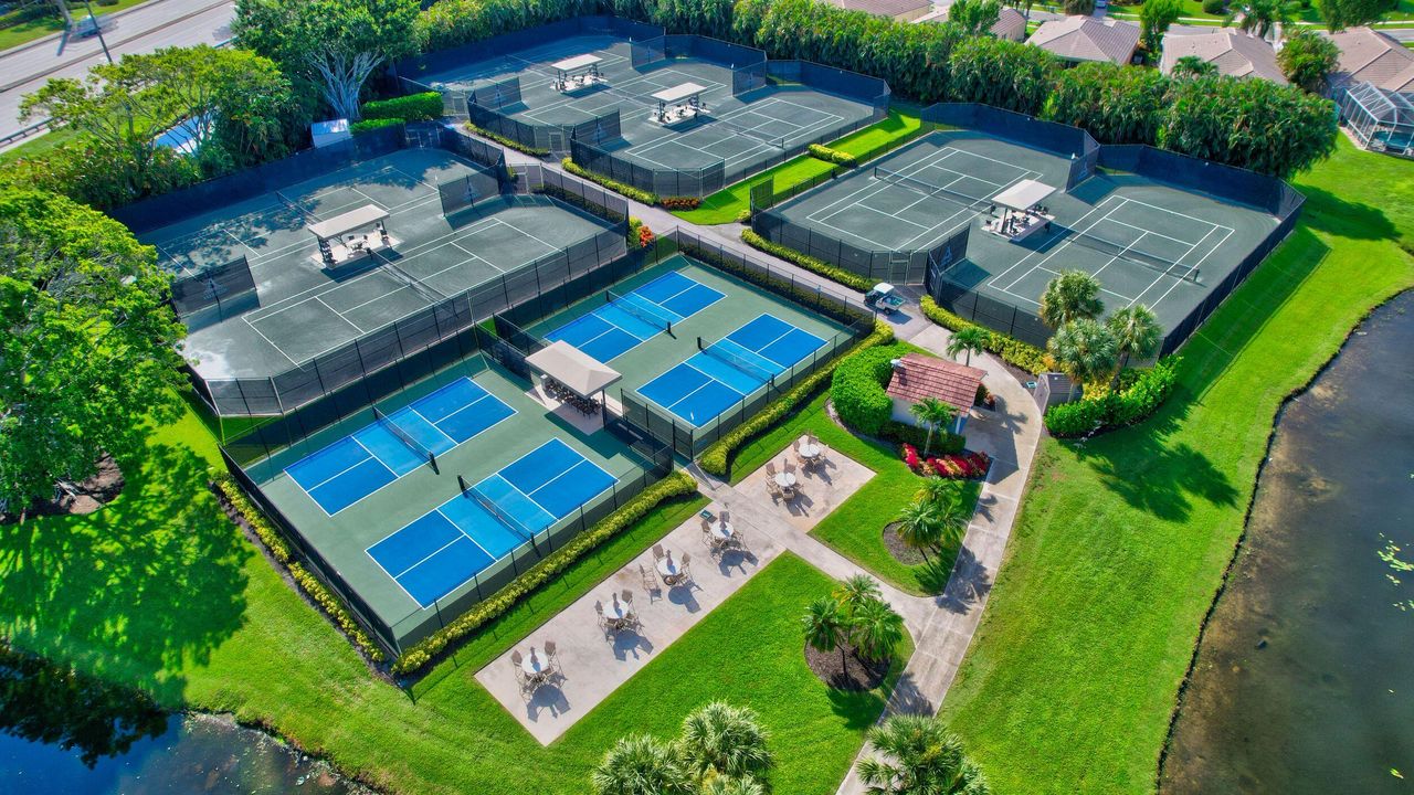 合同活跃: $169,000 (3 贝兹, 2 浴室, 1787 平方英尺)