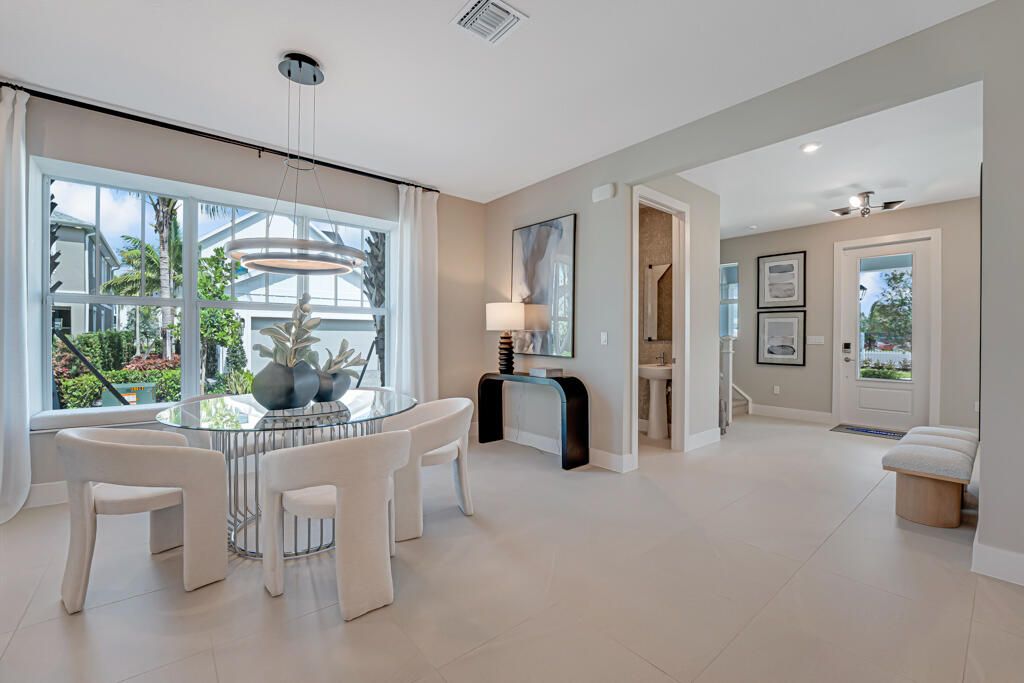 For Rent: $4,250 (3 beds, 2 baths, 2317 Square Feet)