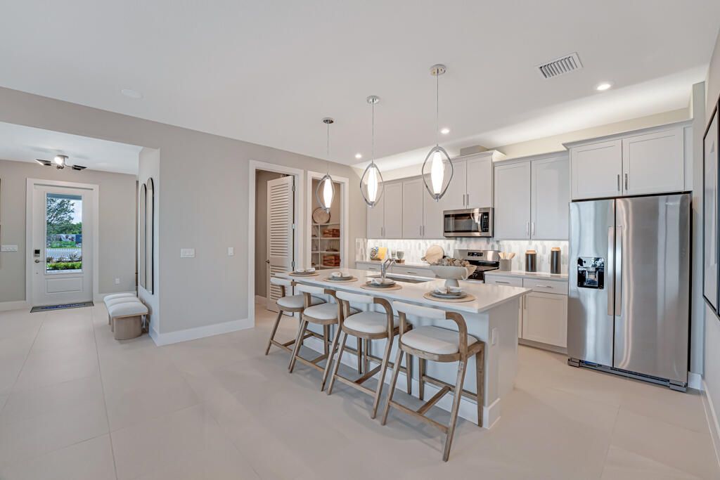 For Rent: $4,250 (3 beds, 2 baths, 2317 Square Feet)