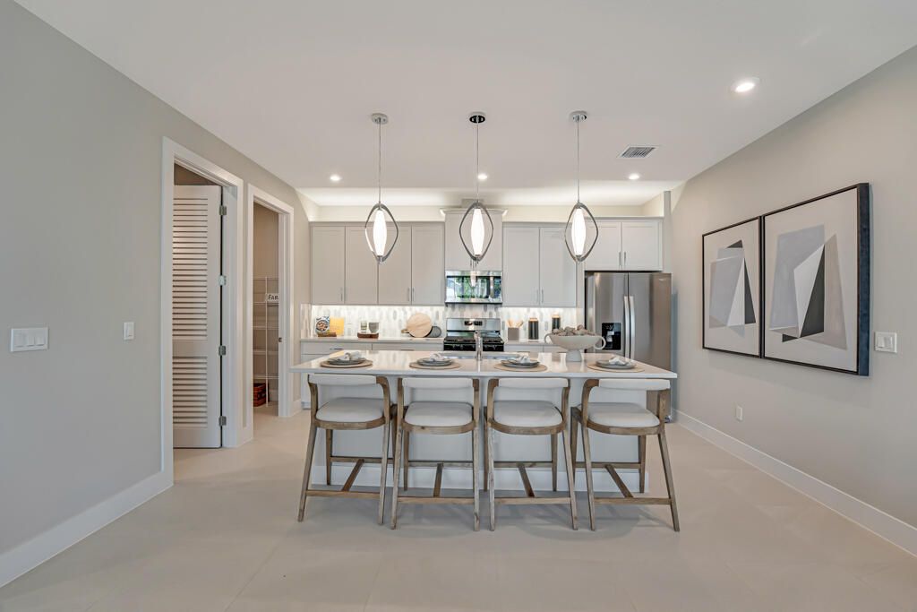 For Rent: $4,250 (3 beds, 2 baths, 2317 Square Feet)