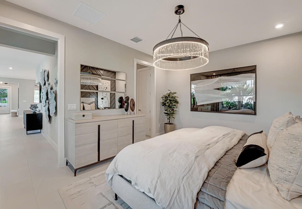 For Rent: $4,250 (3 beds, 2 baths, 2317 Square Feet)