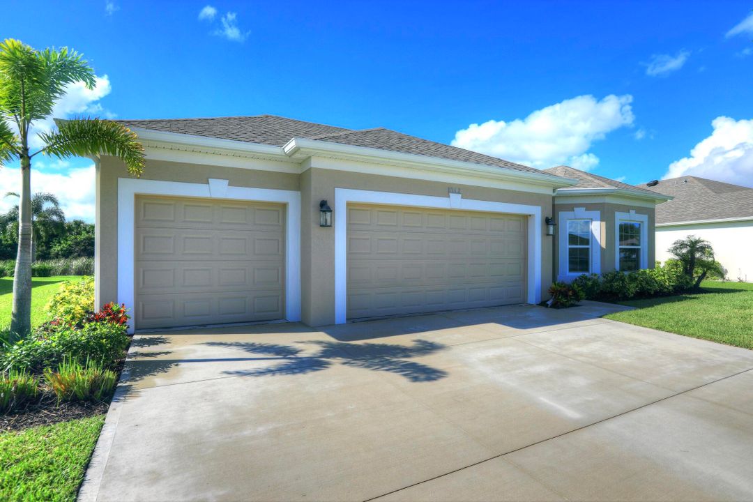 For Sale: $415,000 (4 beds, 2 baths, 2009 Square Feet)