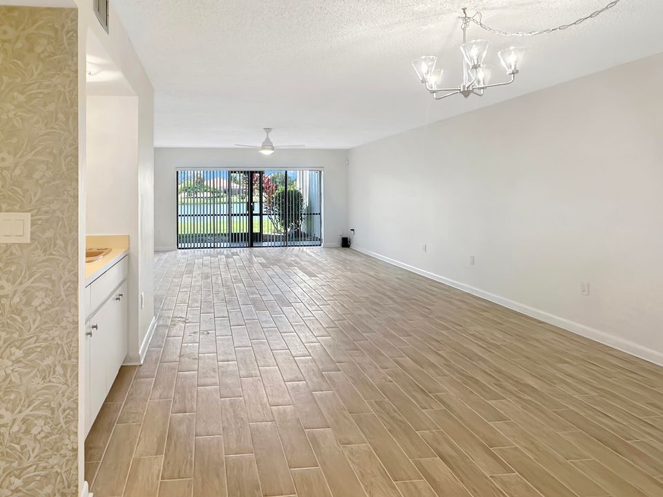 出租: $1,850 (2 贝兹, 2 浴室, 1417 平方英尺)