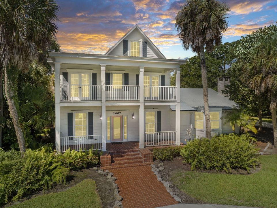 Recently Sold: $1,275,000 (5 beds, 3 baths, 3970 Square Feet)