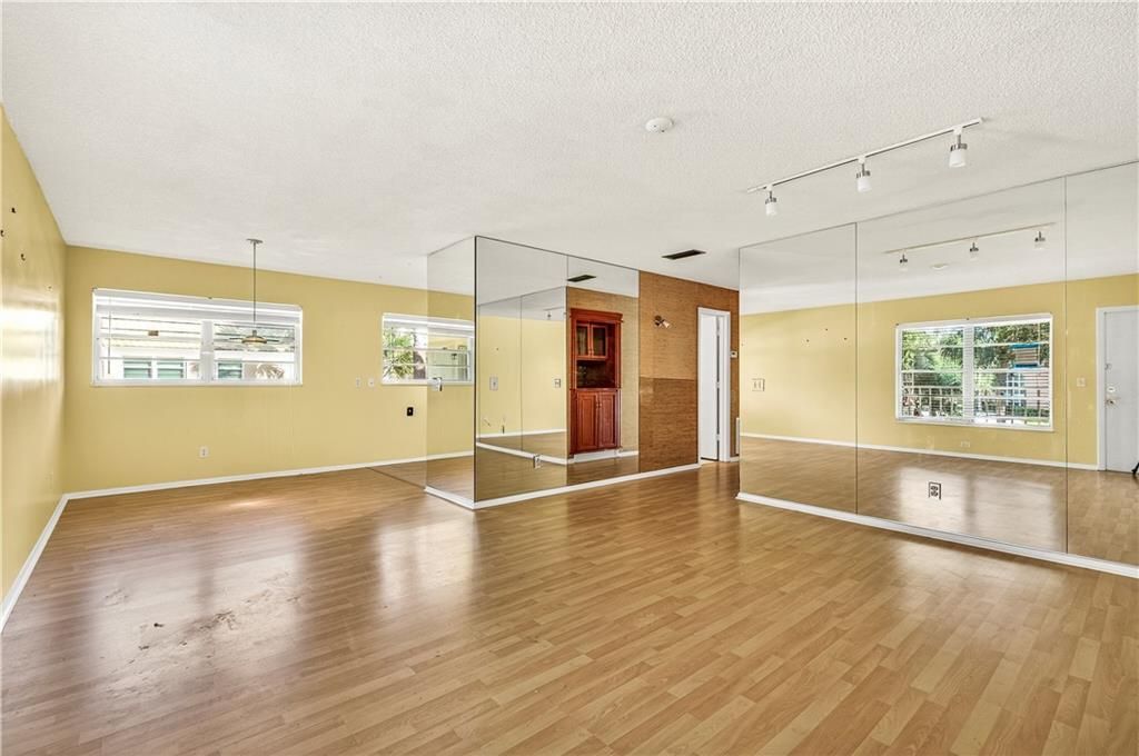 待售: $124,900 (2 贝兹, 2 浴室, 1000 平方英尺)