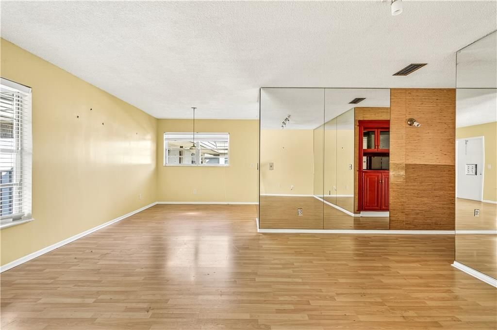 待售: $124,900 (2 贝兹, 2 浴室, 1000 平方英尺)