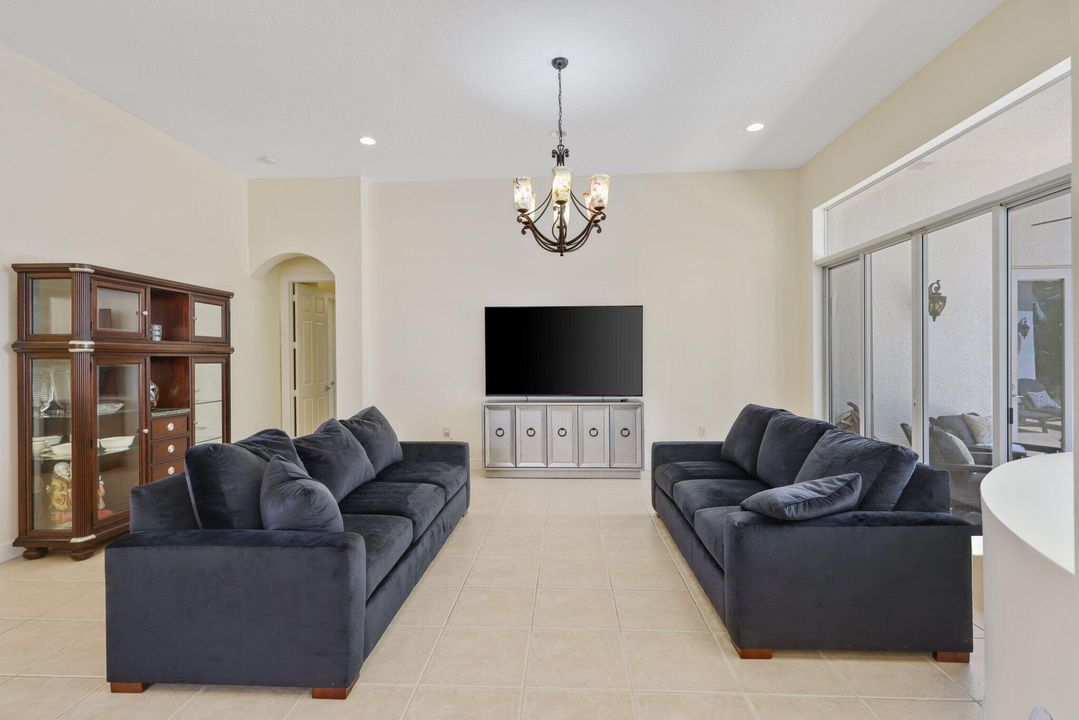 Под контрактом: $995,000 (5 спален, 3 ванн, 3312 Квадратных фут)