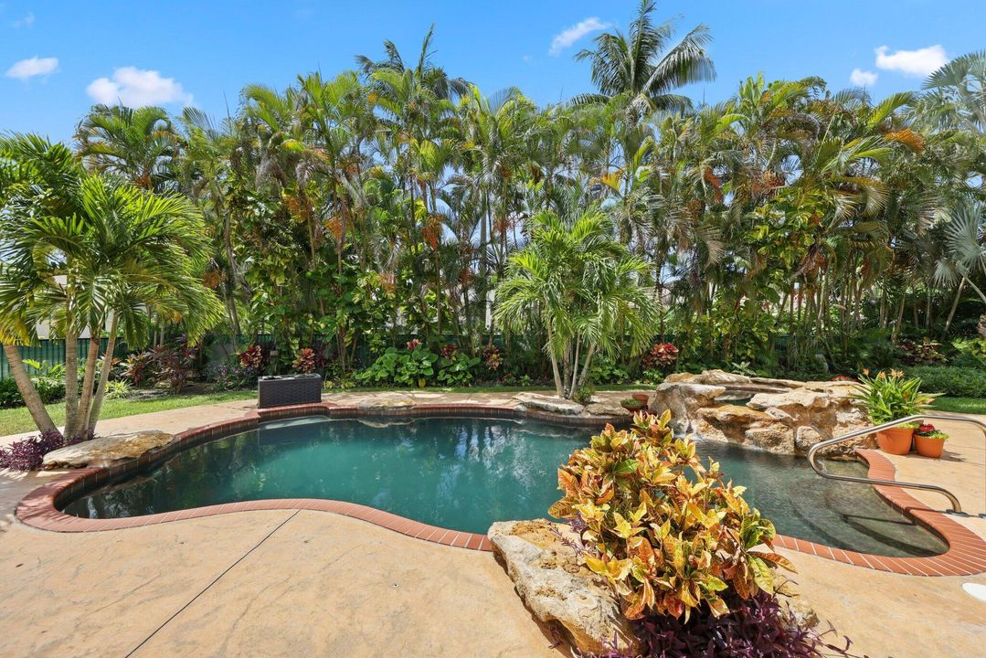 Под контрактом: $995,000 (5 спален, 3 ванн, 3312 Квадратных фут)