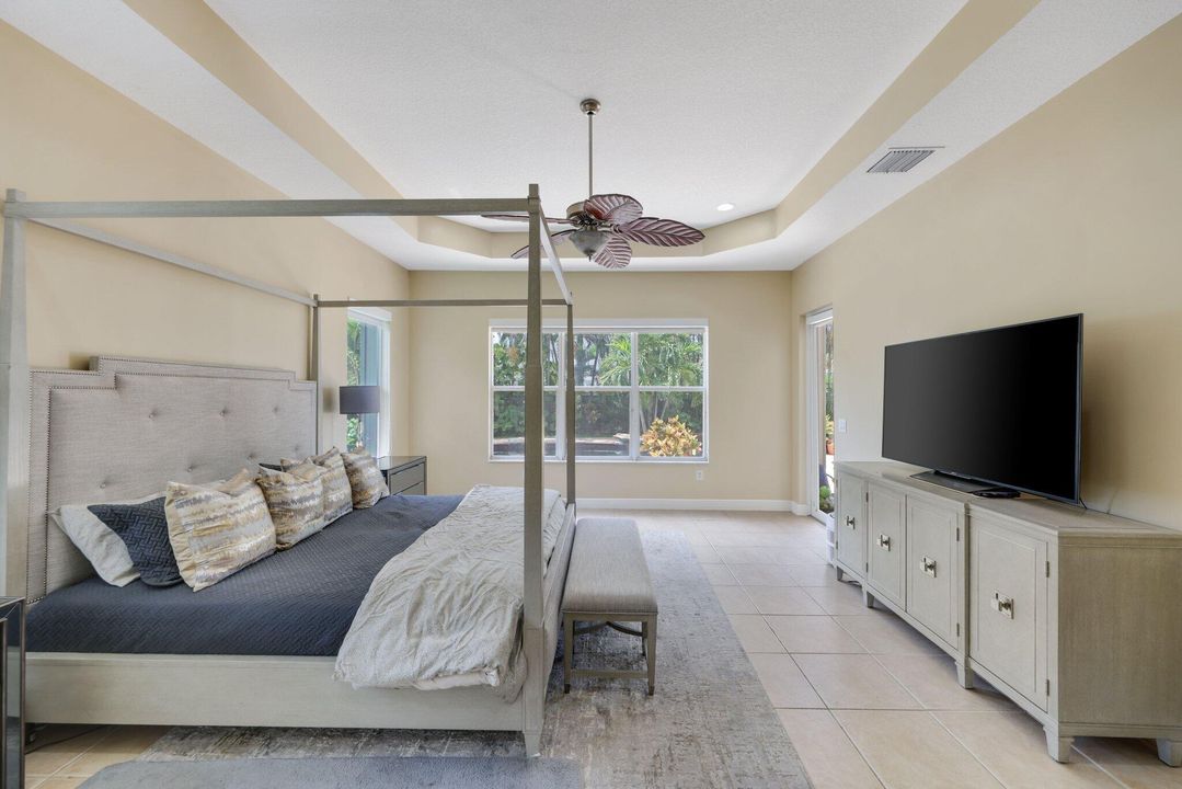 Под контрактом: $995,000 (5 спален, 3 ванн, 3312 Квадратных фут)