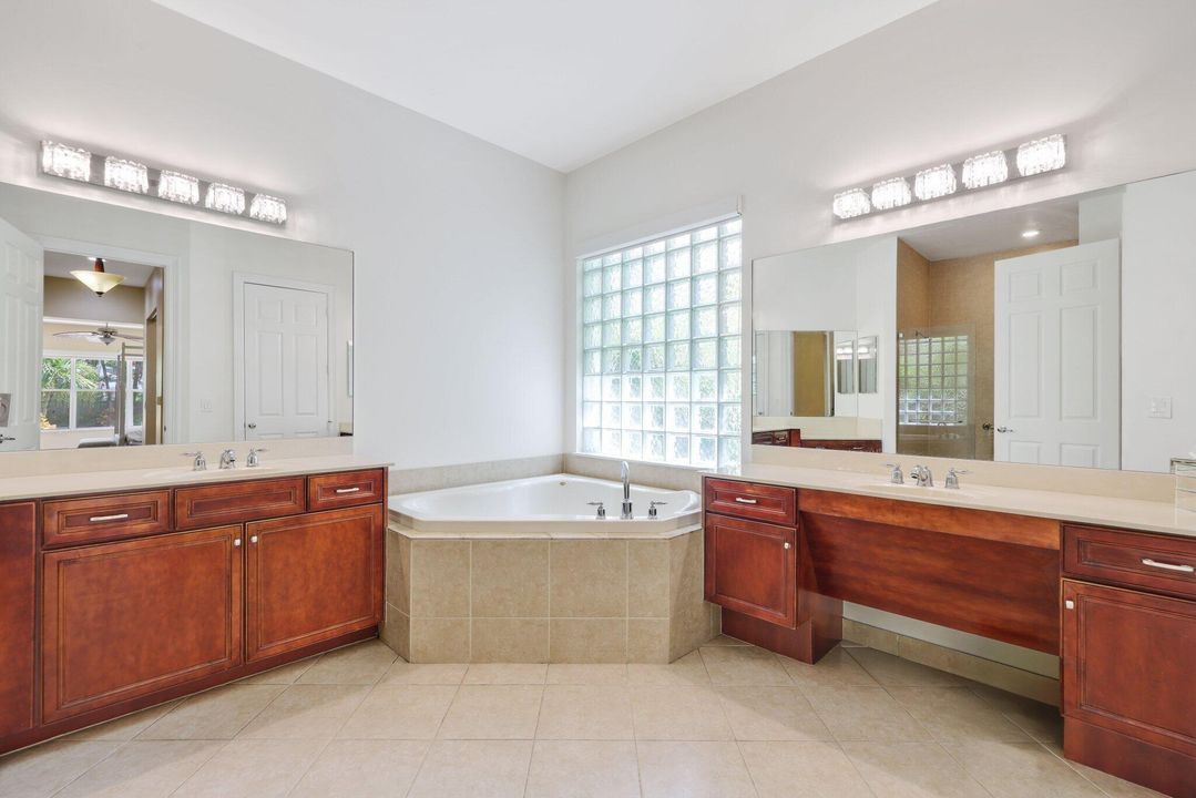 Под контрактом: $995,000 (5 спален, 3 ванн, 3312 Квадратных фут)