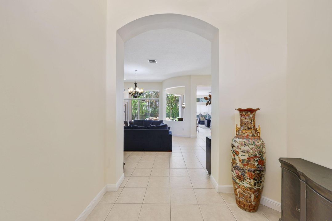 Под контрактом: $995,000 (5 спален, 3 ванн, 3312 Квадратных фут)