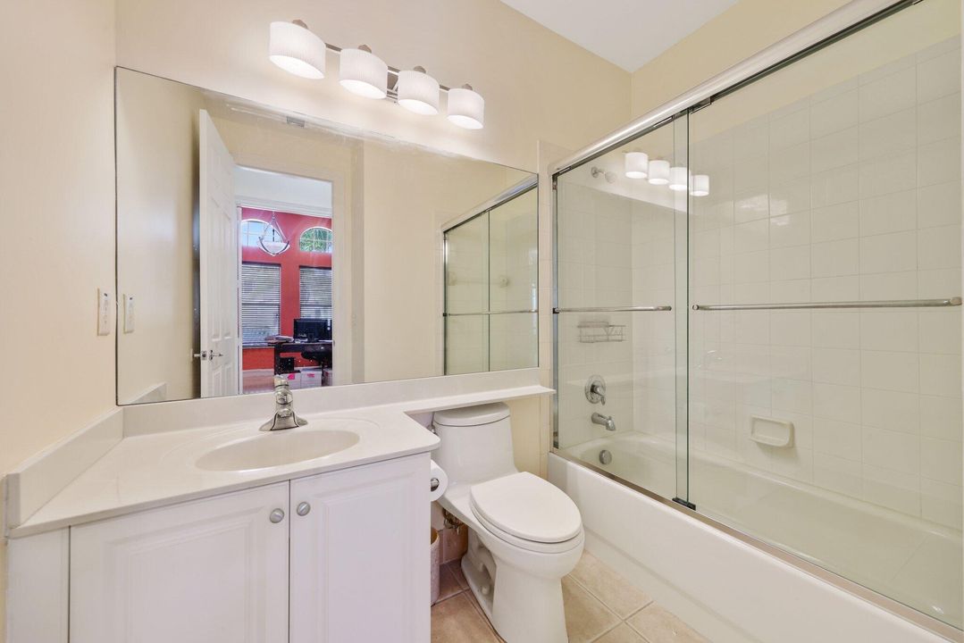 Под контрактом: $995,000 (5 спален, 3 ванн, 3312 Квадратных фут)