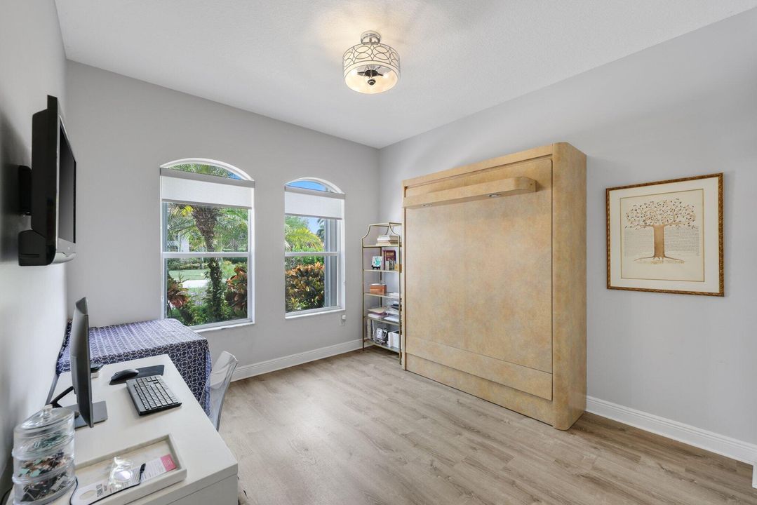 Под контрактом: $995,000 (5 спален, 3 ванн, 3312 Квадратных фут)