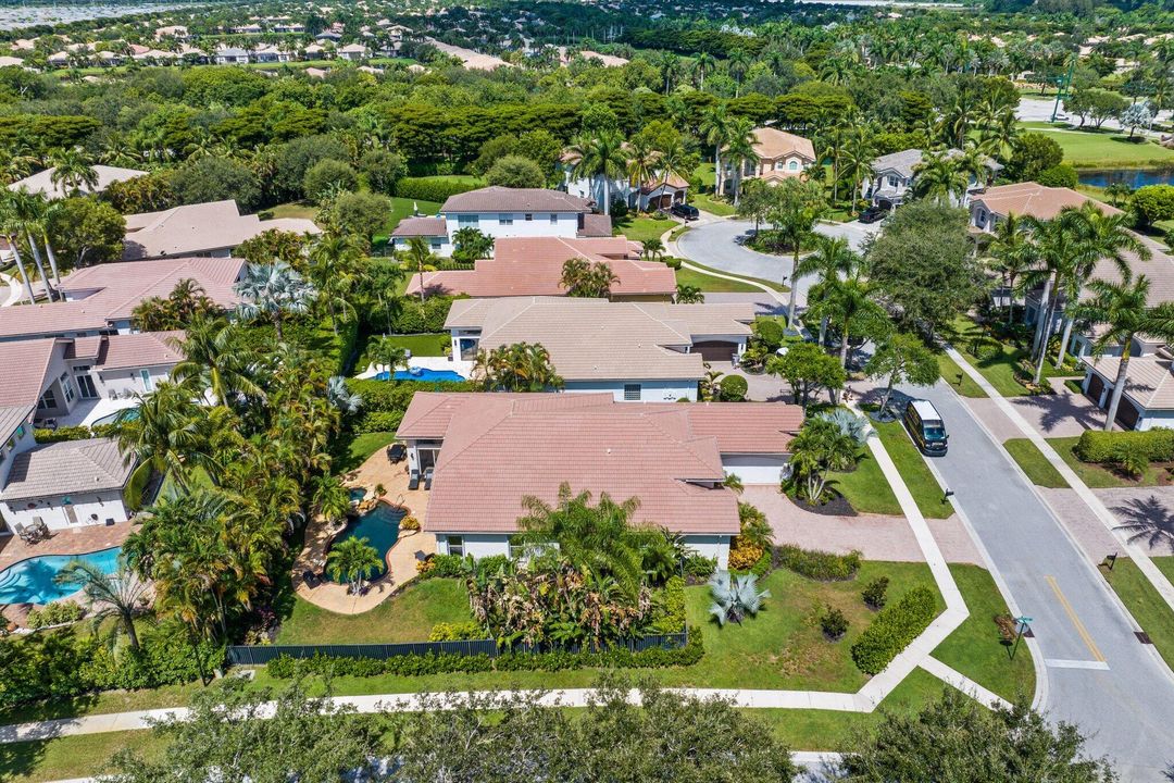 Под контрактом: $995,000 (5 спален, 3 ванн, 3312 Квадратных фут)