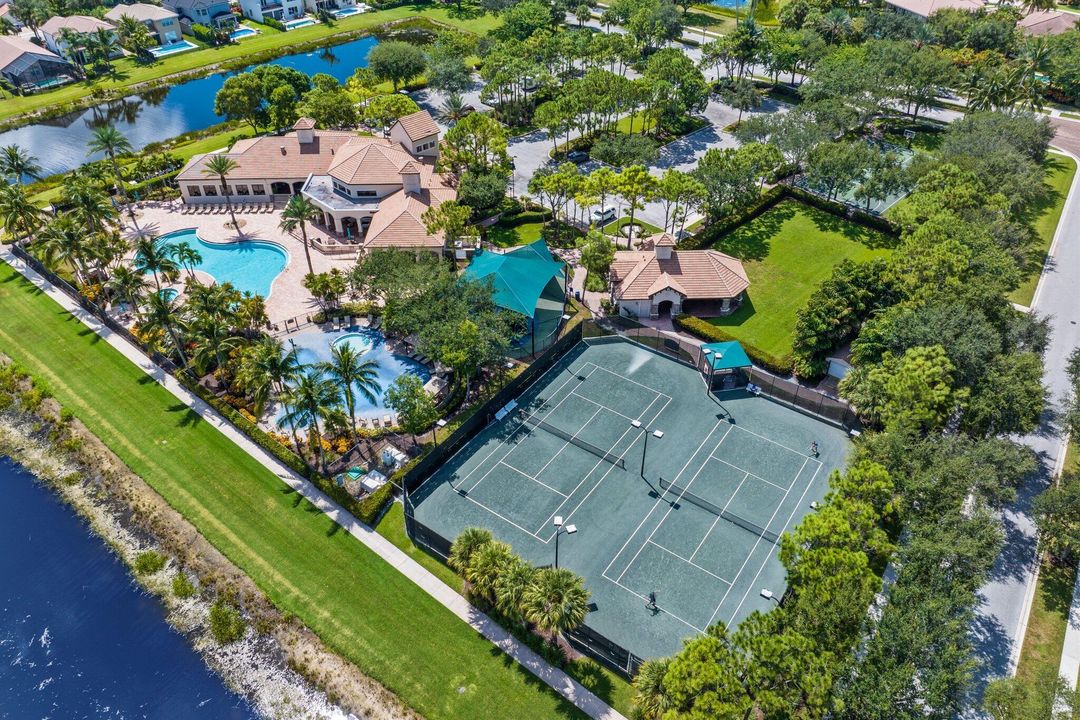 Под контрактом: $995,000 (5 спален, 3 ванн, 3312 Квадратных фут)