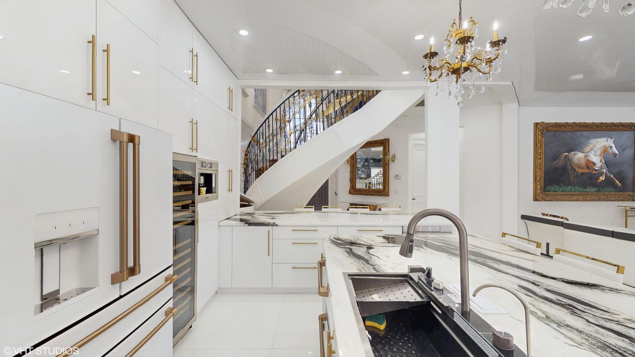 For Rent: $50,000 (6 beds, 7 baths, 5000 Square Feet)