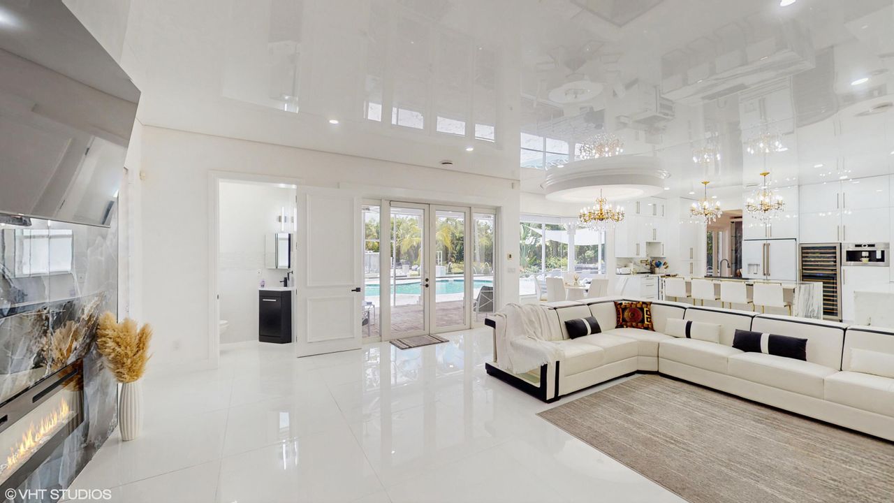 For Rent: $50,000 (6 beds, 7 baths, 5000 Square Feet)