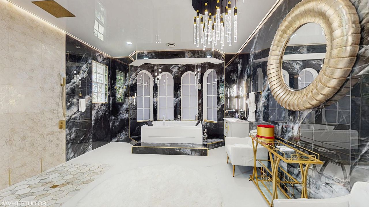 For Rent: $50,000 (6 beds, 7 baths, 5000 Square Feet)