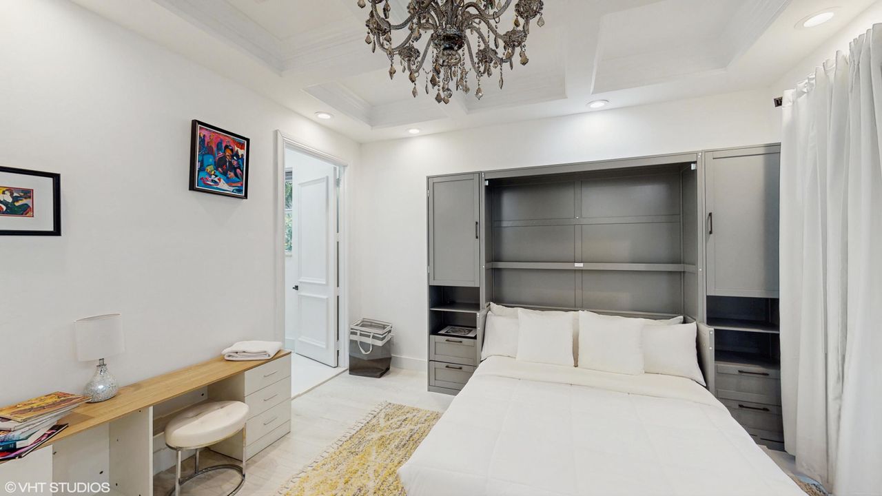 For Rent: $50,000 (6 beds, 7 baths, 5000 Square Feet)