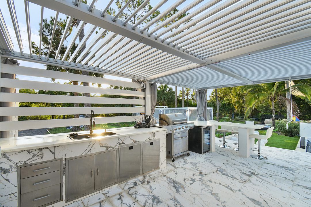 For Rent: $50,000 (6 beds, 7 baths, 5000 Square Feet)