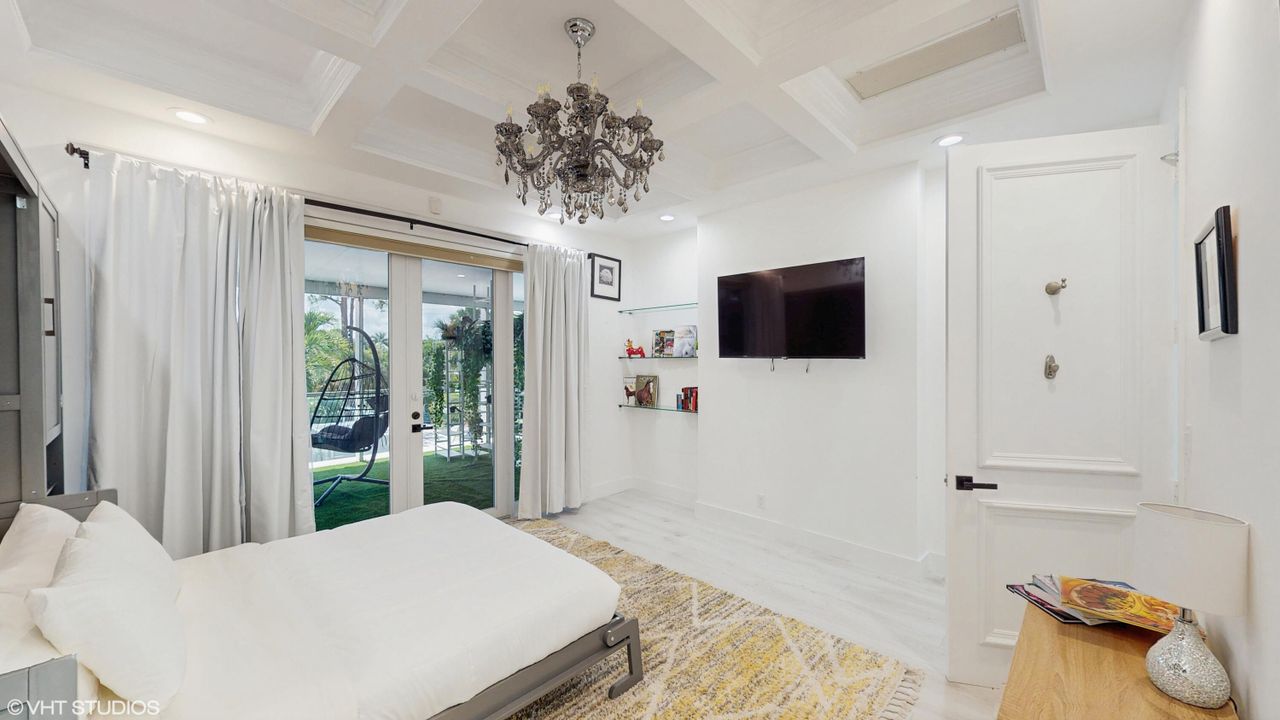 For Rent: $50,000 (6 beds, 7 baths, 5000 Square Feet)