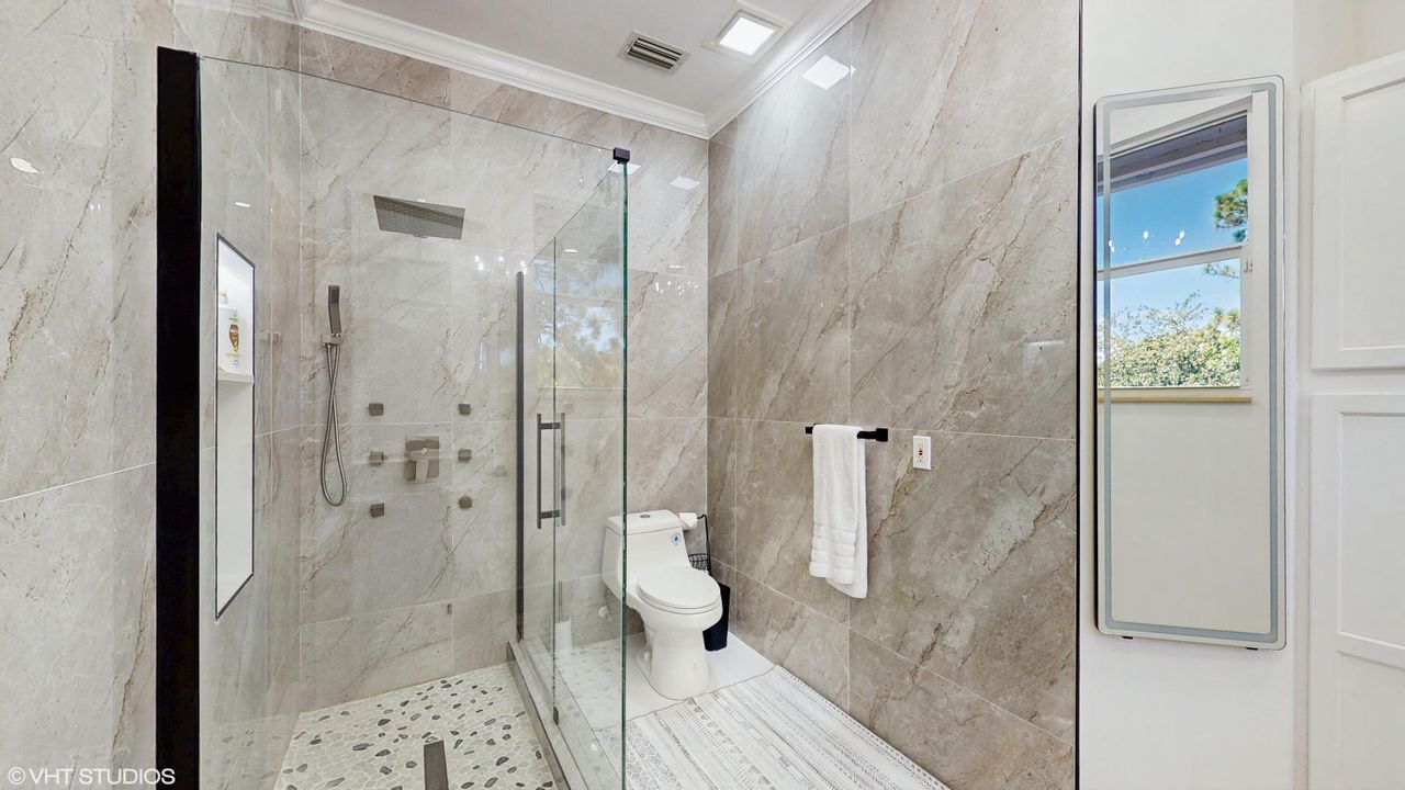 For Rent: $50,000 (6 beds, 7 baths, 5000 Square Feet)