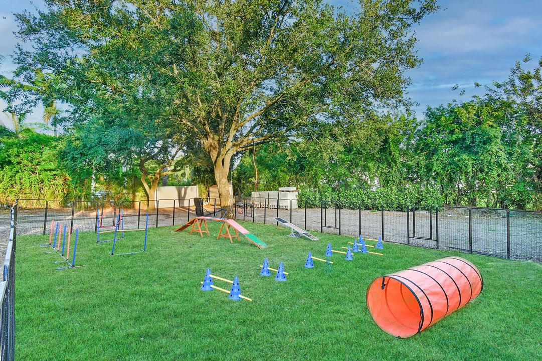 For Rent: $50,000 (6 beds, 7 baths, 5000 Square Feet)