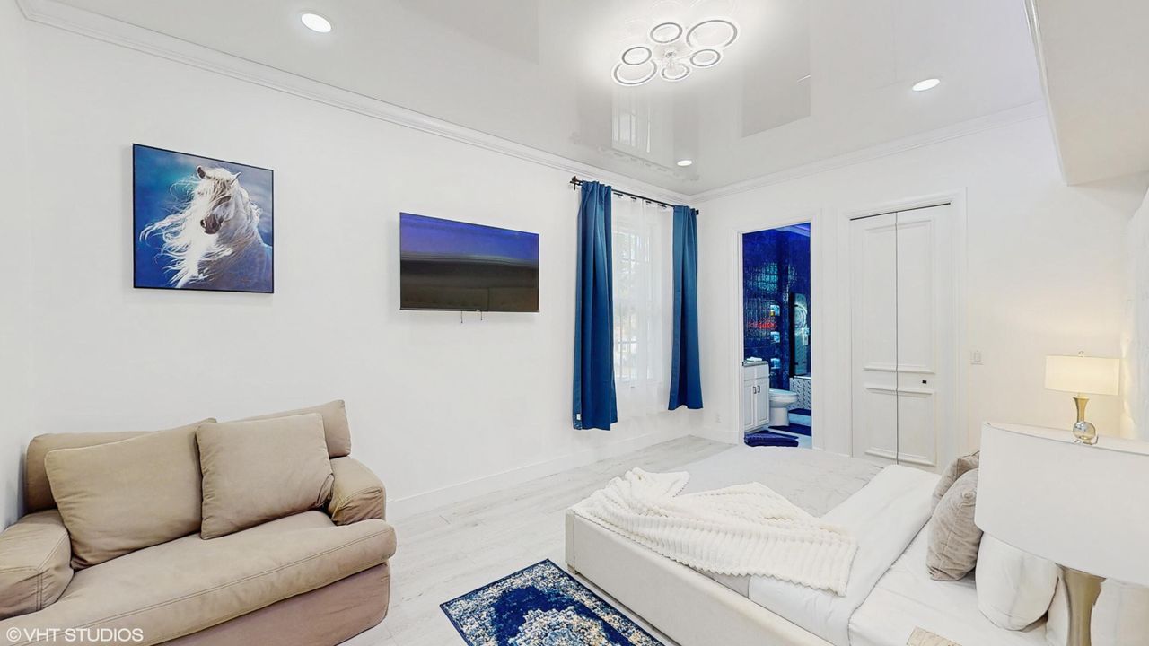 For Rent: $50,000 (6 beds, 7 baths, 5000 Square Feet)