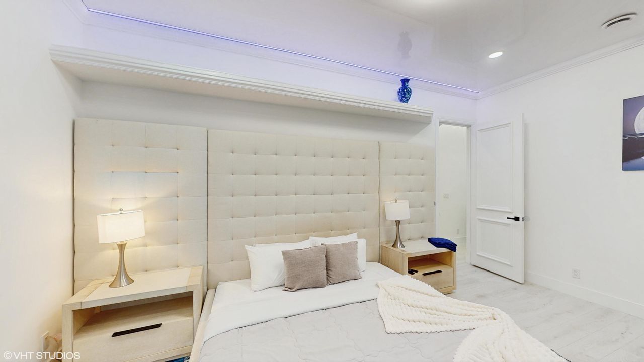 For Rent: $50,000 (6 beds, 7 baths, 5000 Square Feet)