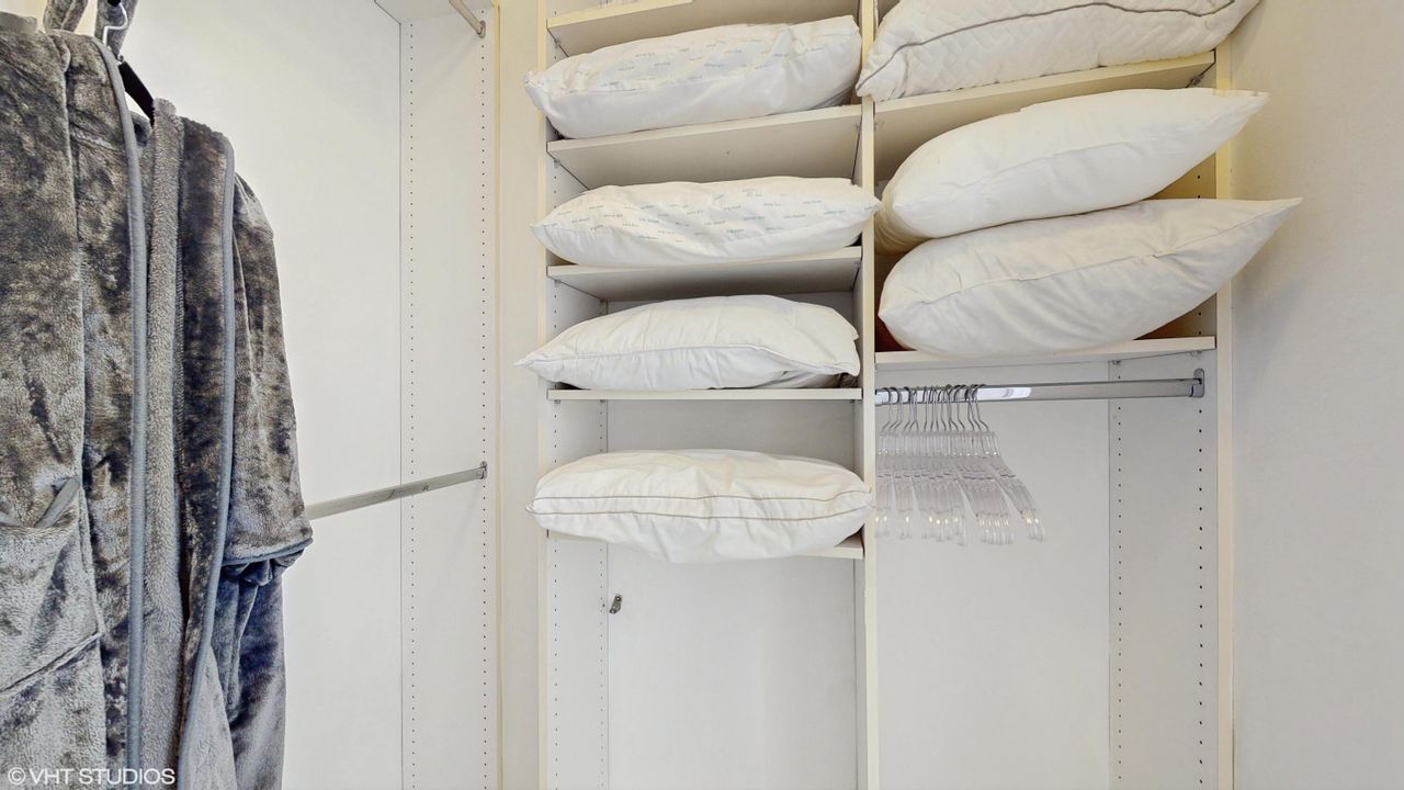 For Rent: $50,000 (6 beds, 7 baths, 5000 Square Feet)