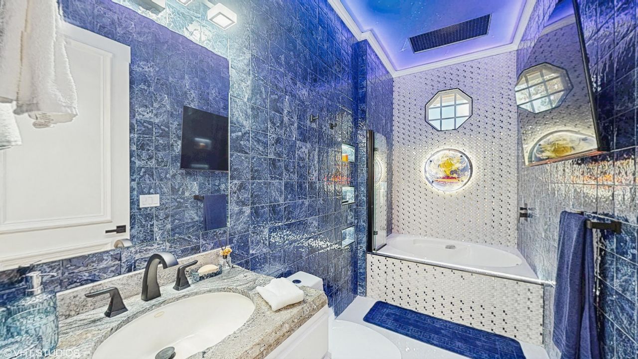 For Rent: $50,000 (6 beds, 7 baths, 5000 Square Feet)