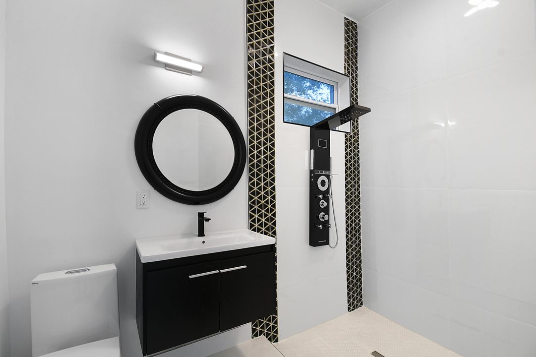 For Rent: $50,000 (6 beds, 7 baths, 5000 Square Feet)