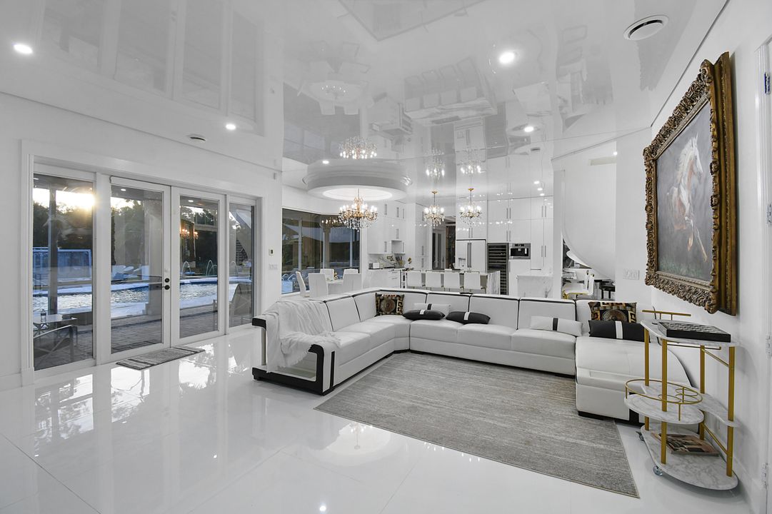 For Rent: $50,000 (6 beds, 7 baths, 5000 Square Feet)