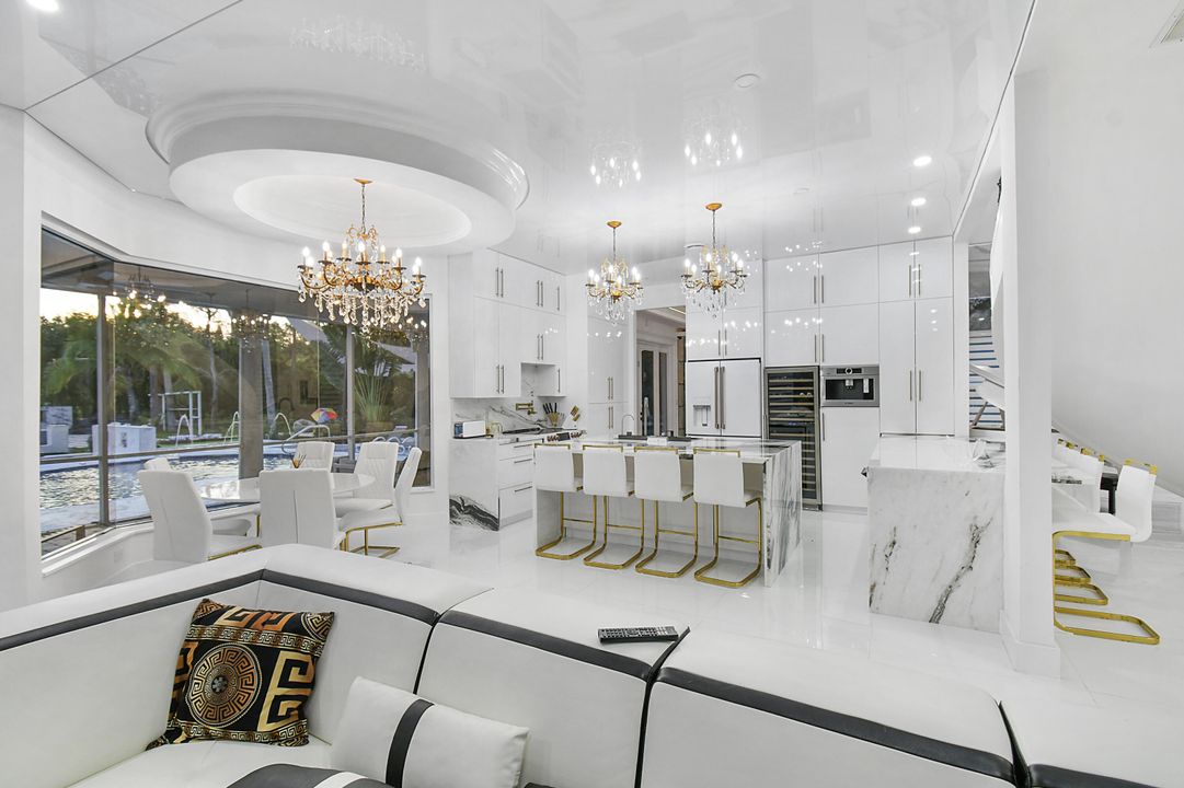 For Rent: $50,000 (6 beds, 7 baths, 5000 Square Feet)