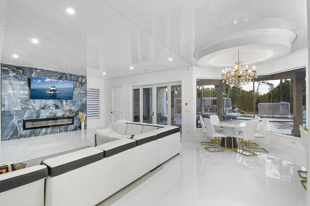 For Rent: $50,000 (6 beds, 7 baths, 5000 Square Feet)