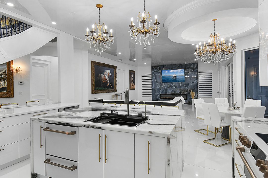 For Rent: $50,000 (6 beds, 7 baths, 5000 Square Feet)