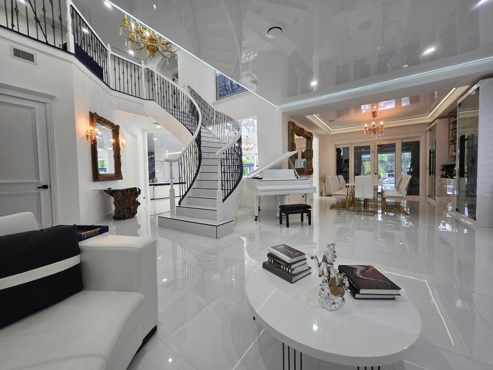 For Rent: $50,000 (6 beds, 7 baths, 5000 Square Feet)