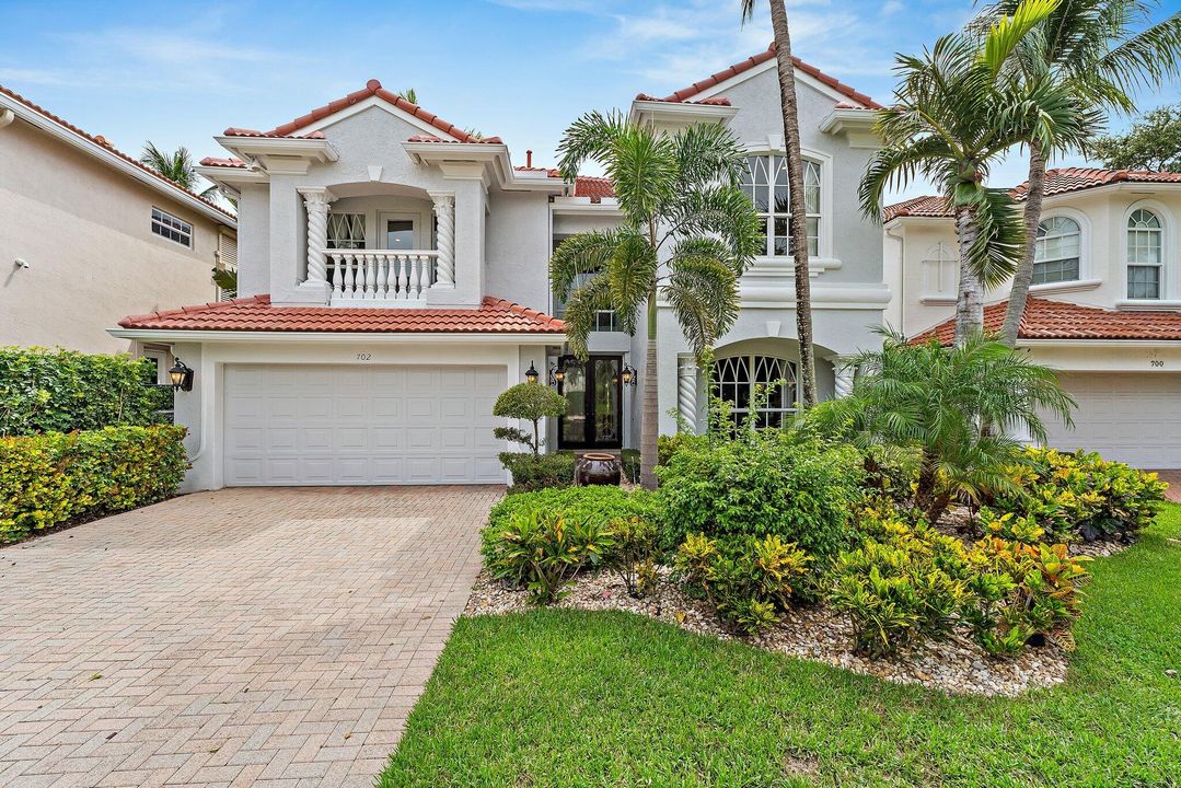 出租: $12,000 (4 贝兹, 4 浴室, 4274 平方英尺)