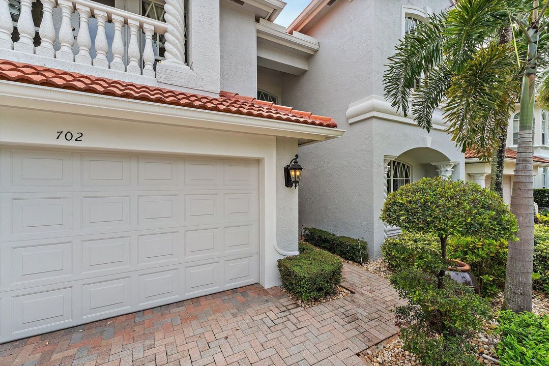 出租: $12,000 (4 贝兹, 4 浴室, 4274 平方英尺)