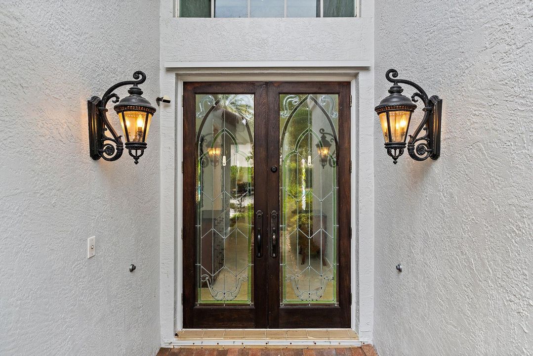 出租: $12,000 (4 贝兹, 4 浴室, 4274 平方英尺)