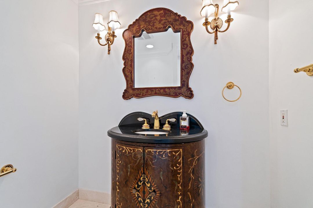 出租: $12,000 (4 贝兹, 4 浴室, 4274 平方英尺)