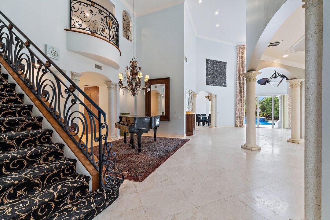 出租: $12,000 (4 贝兹, 4 浴室, 4274 平方英尺)