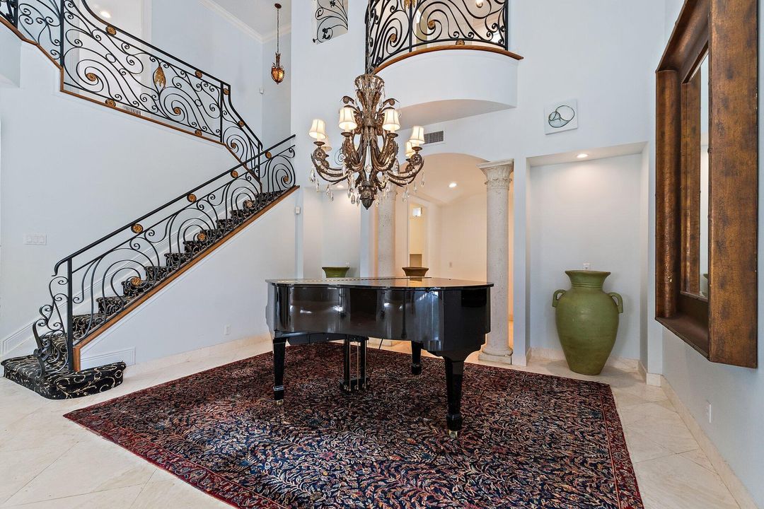 出租: $12,000 (4 贝兹, 4 浴室, 4274 平方英尺)