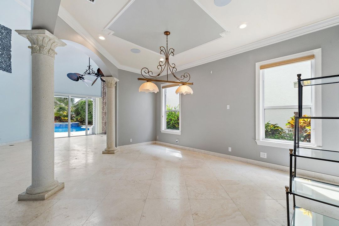 出租: $12,000 (4 贝兹, 4 浴室, 4274 平方英尺)